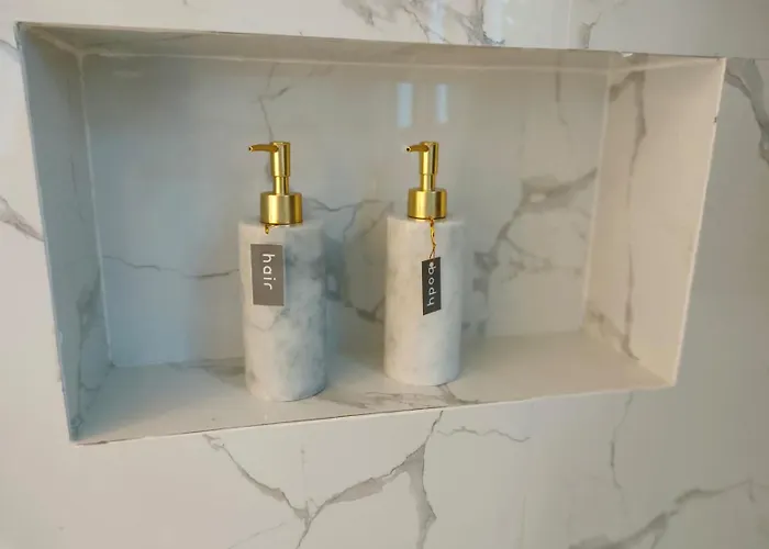 Emas Mulia Luxury 1 アパート *